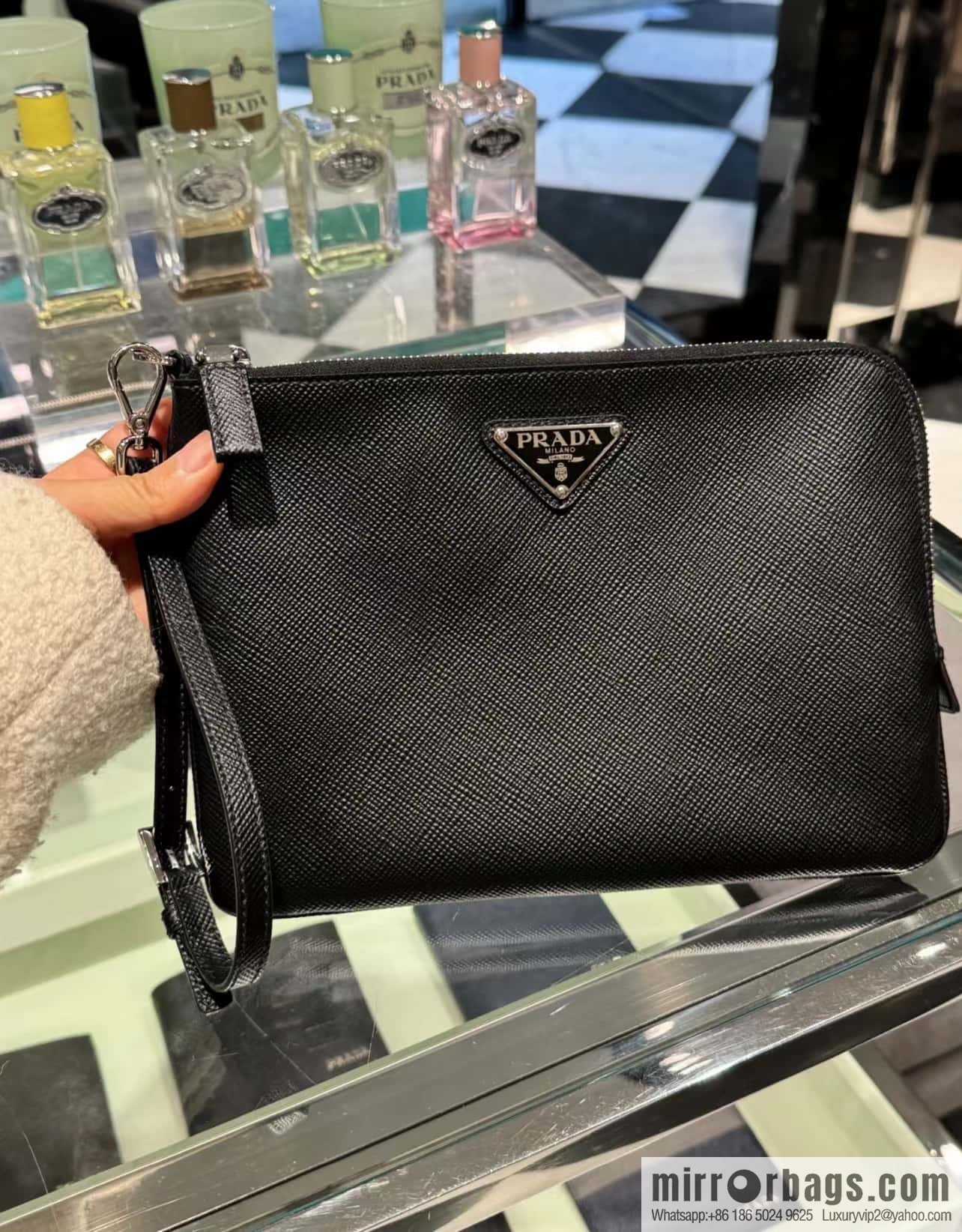 PRADA 🎉 new handbag 🎉 2NH024S