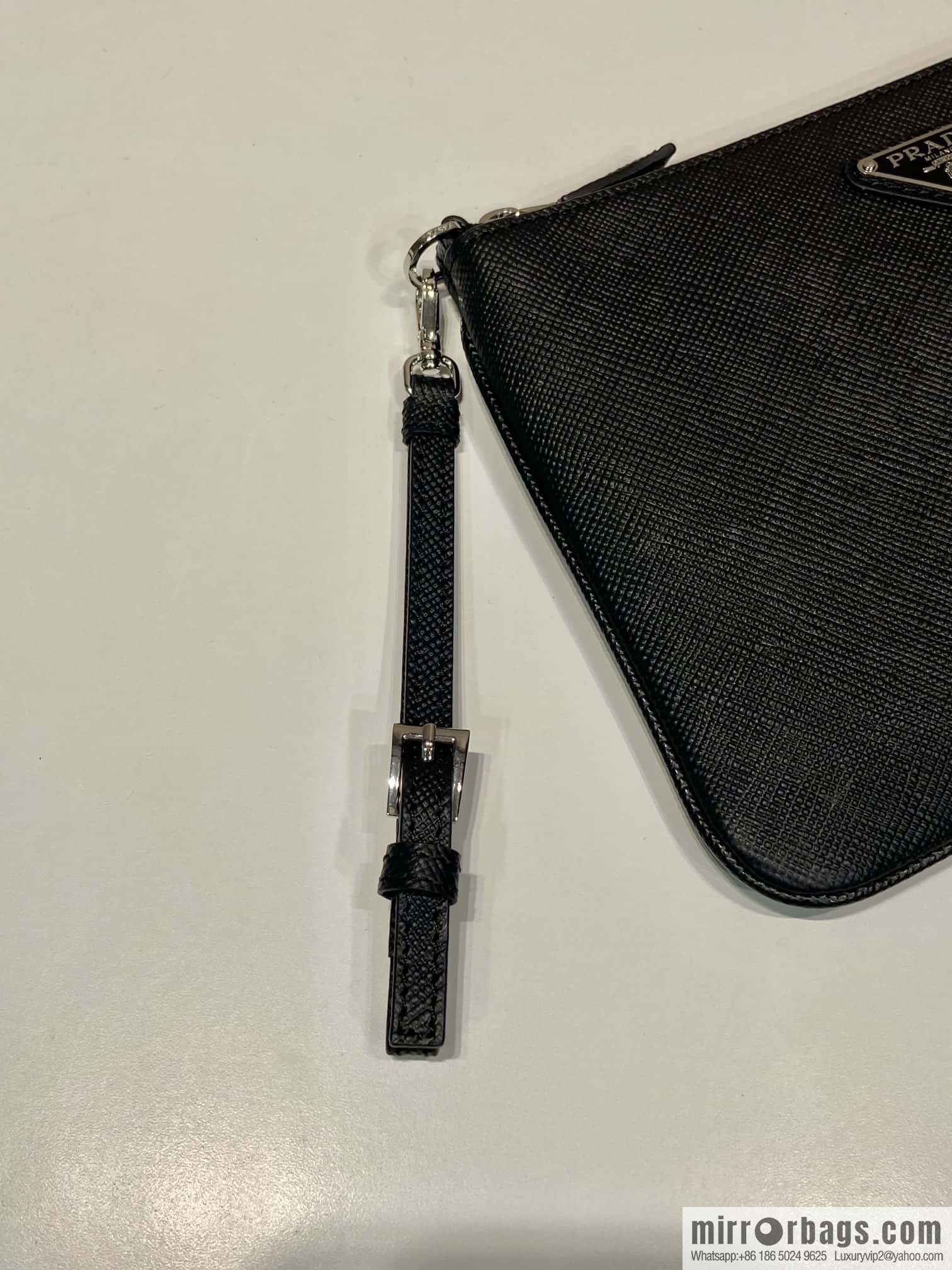 PRADA 🎉 new handbag 🎉 2NH024S