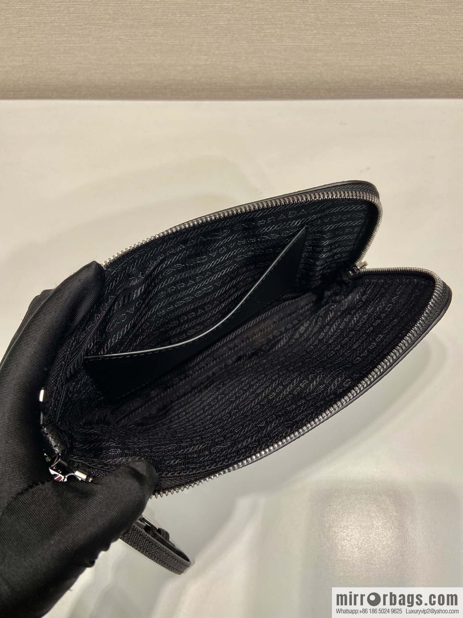 PRADA 🎉 new handbag 🎉 2NH024S