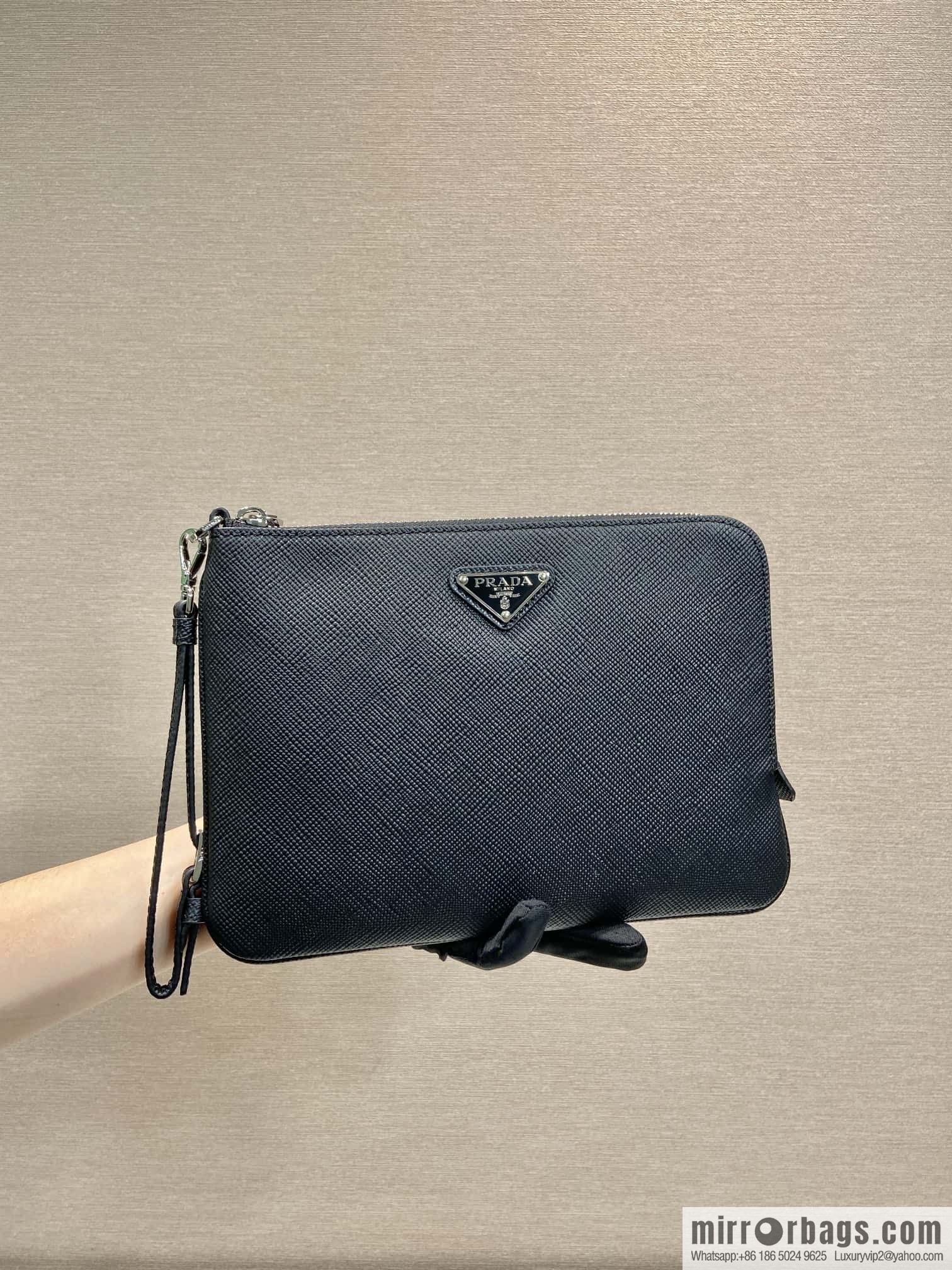 PRADA 🎉 new handbag 🎉 2NH024S
