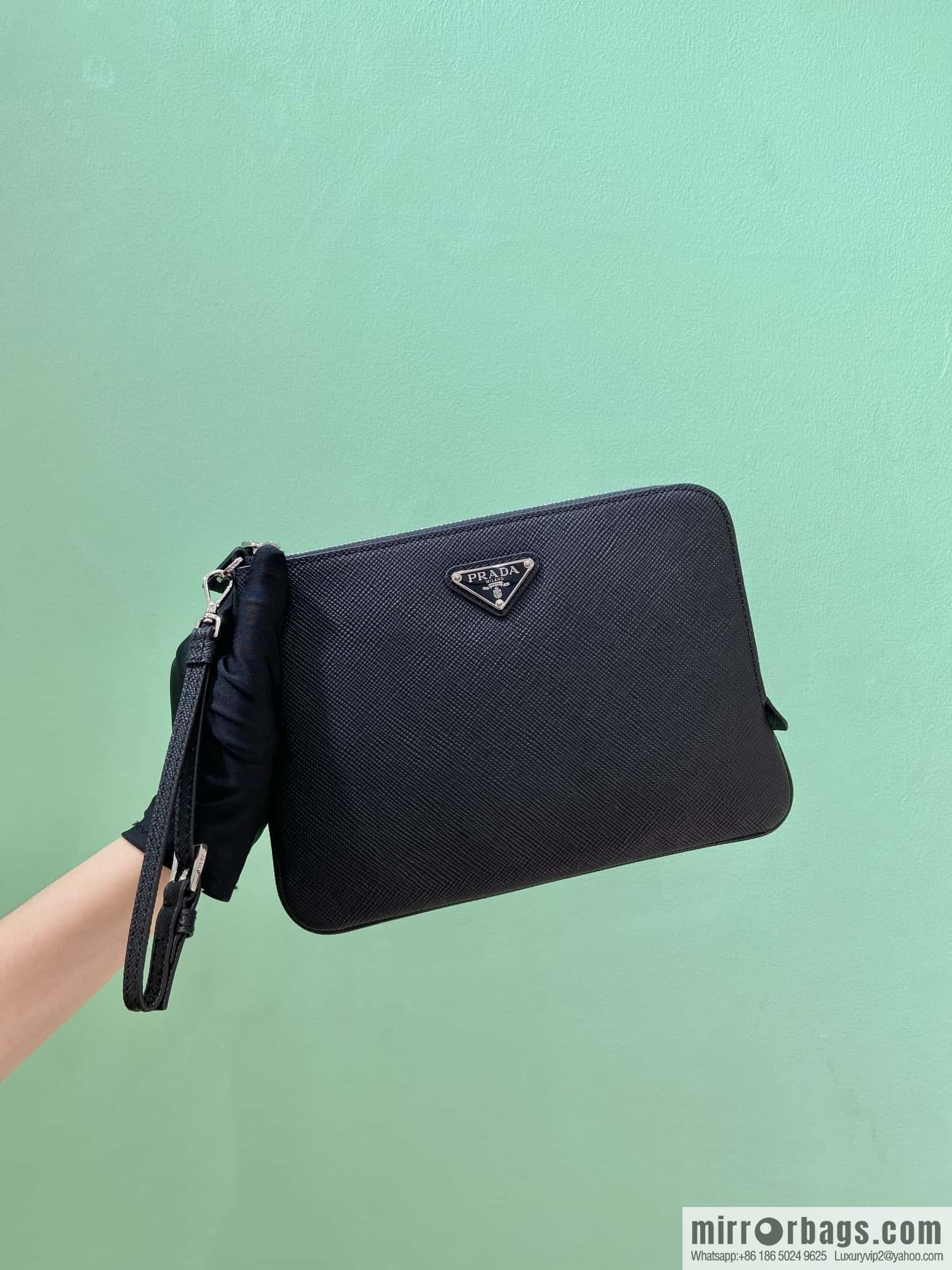 PRADA 🎉 new handbag 🎉 2NH024S