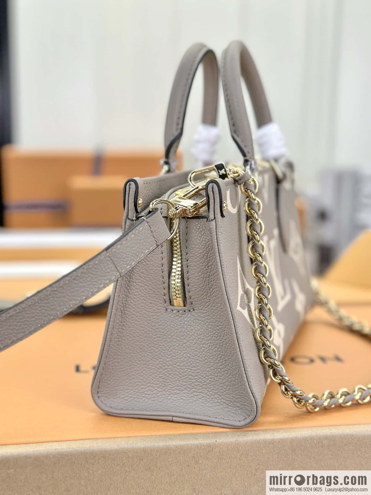 LV M23641 ONTHEGO EAST WEST BAG