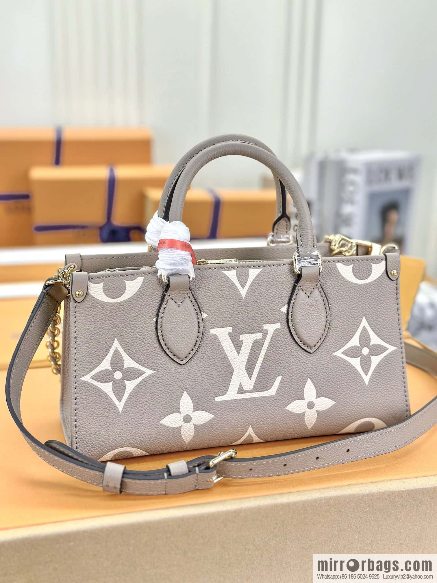 LV M23641 ONTHEGO EAST WEST BAG