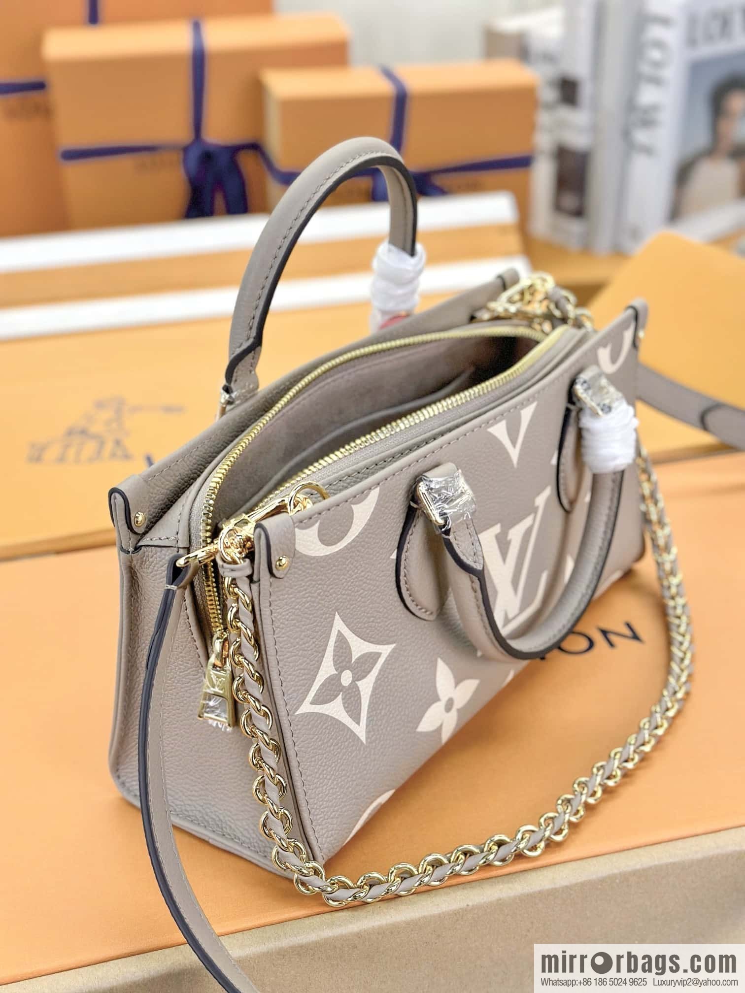 LV M23641 ONTHEGO EAST WEST BAG