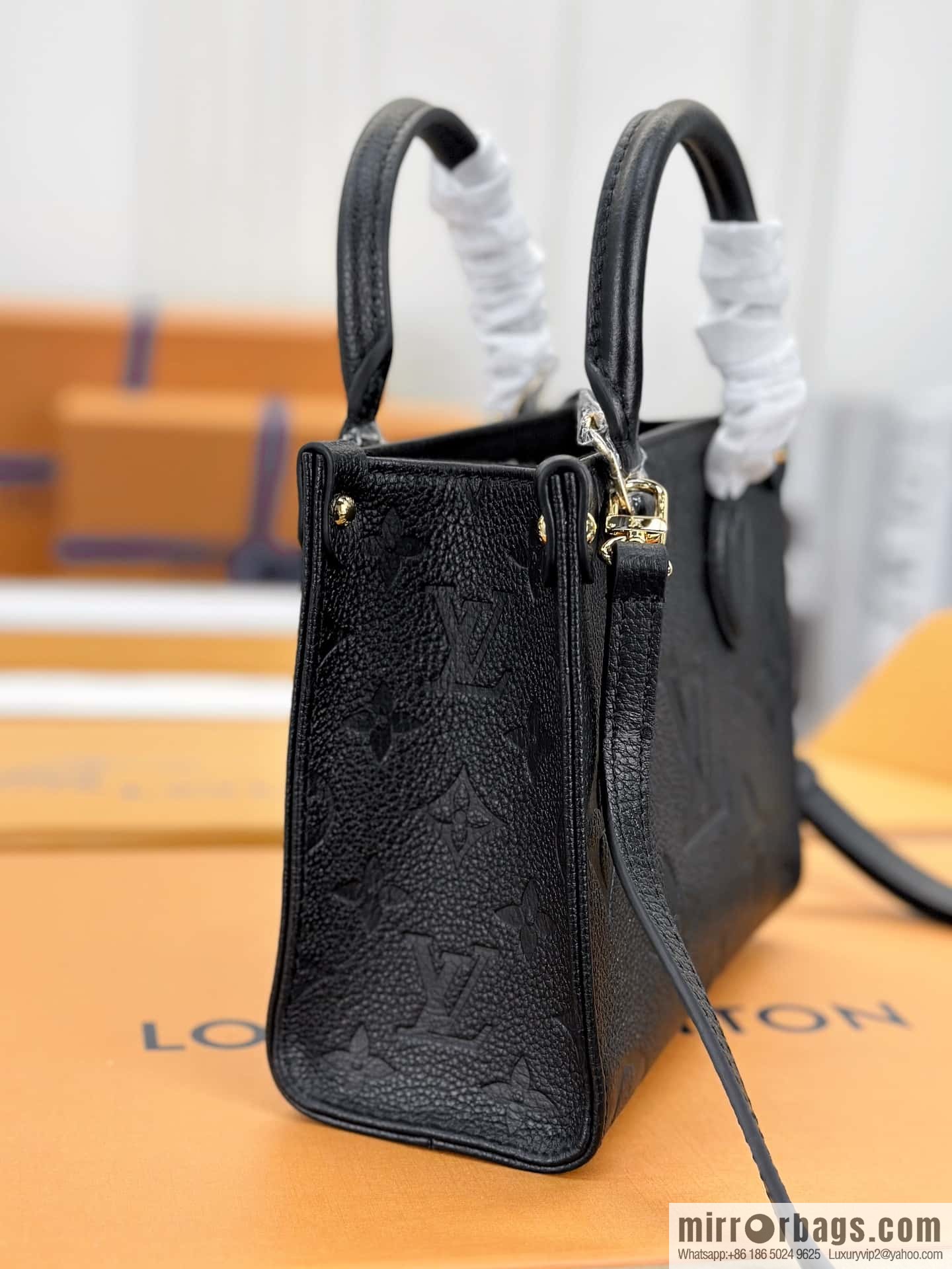 LV M46993 ONTHEGO BB handbag