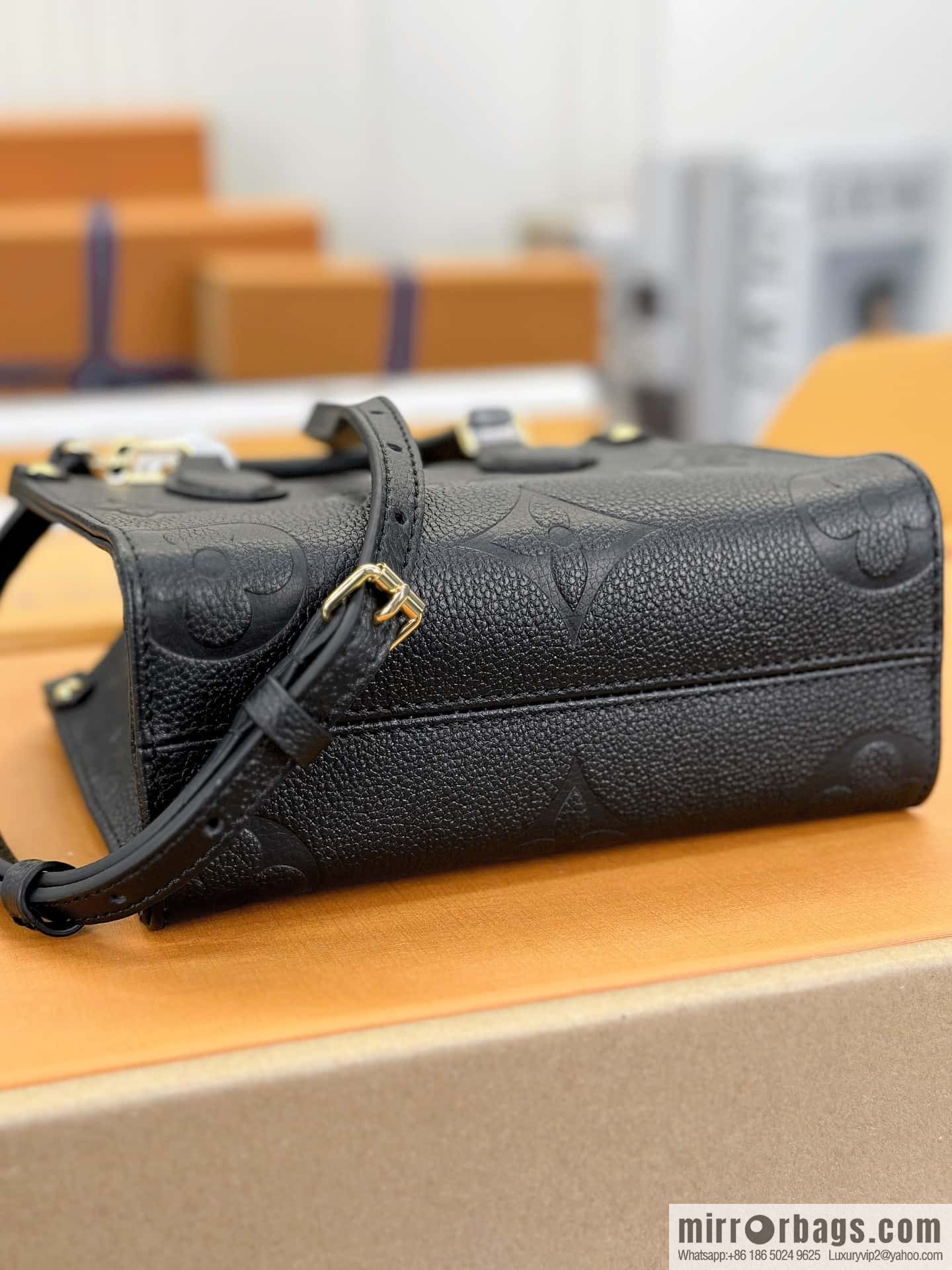 LV M46993 ONTHEGO BB handbag