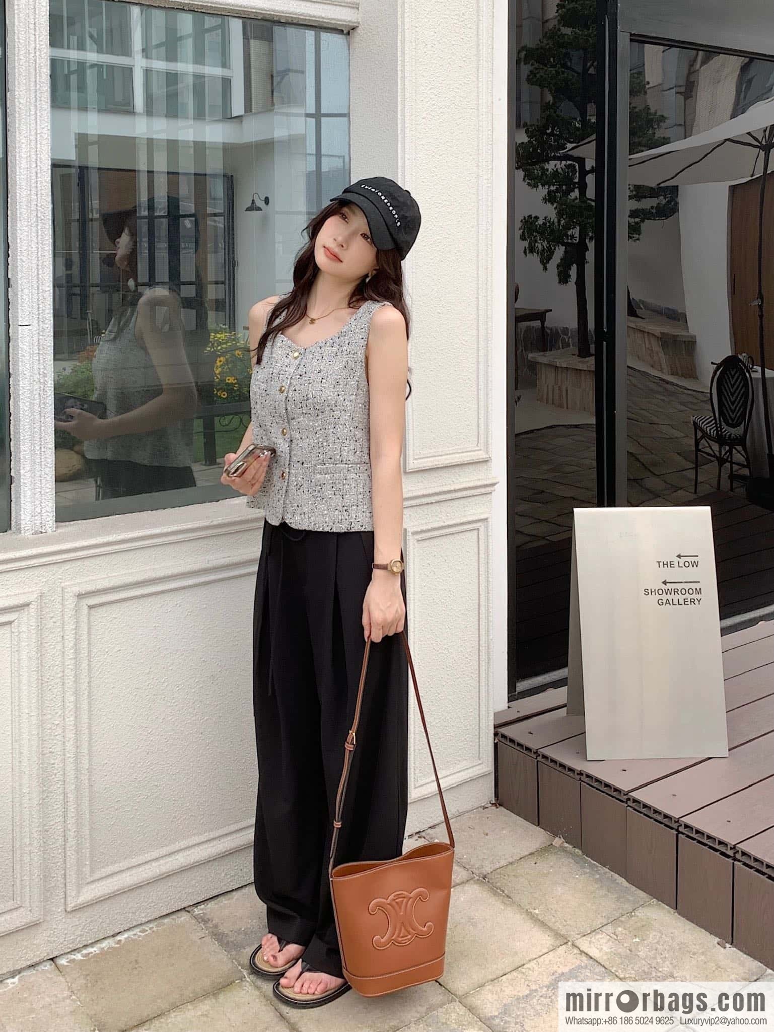 CELINE CUIR TRIOMPHE Small smooth leather bucket bag 198243