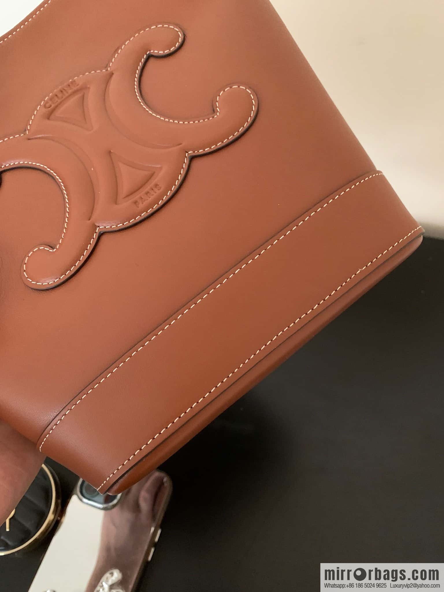 CELINE CUIR TRIOMPHE Small smooth leather bucket bag 198243