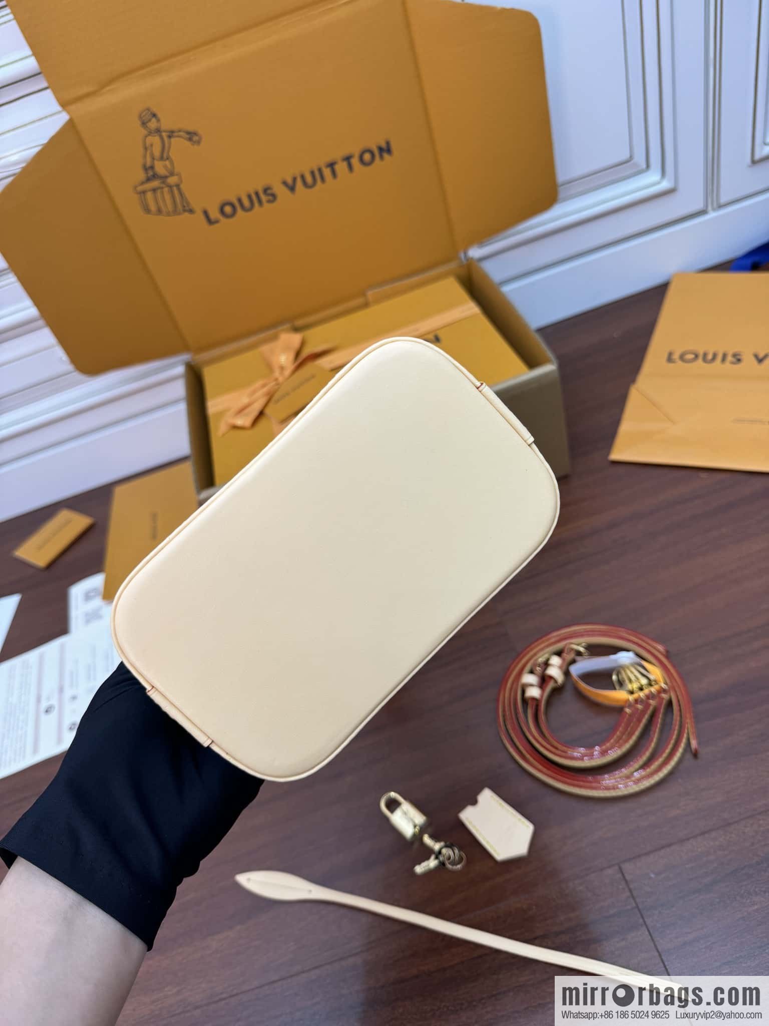 LV M47132 ALMA backpack