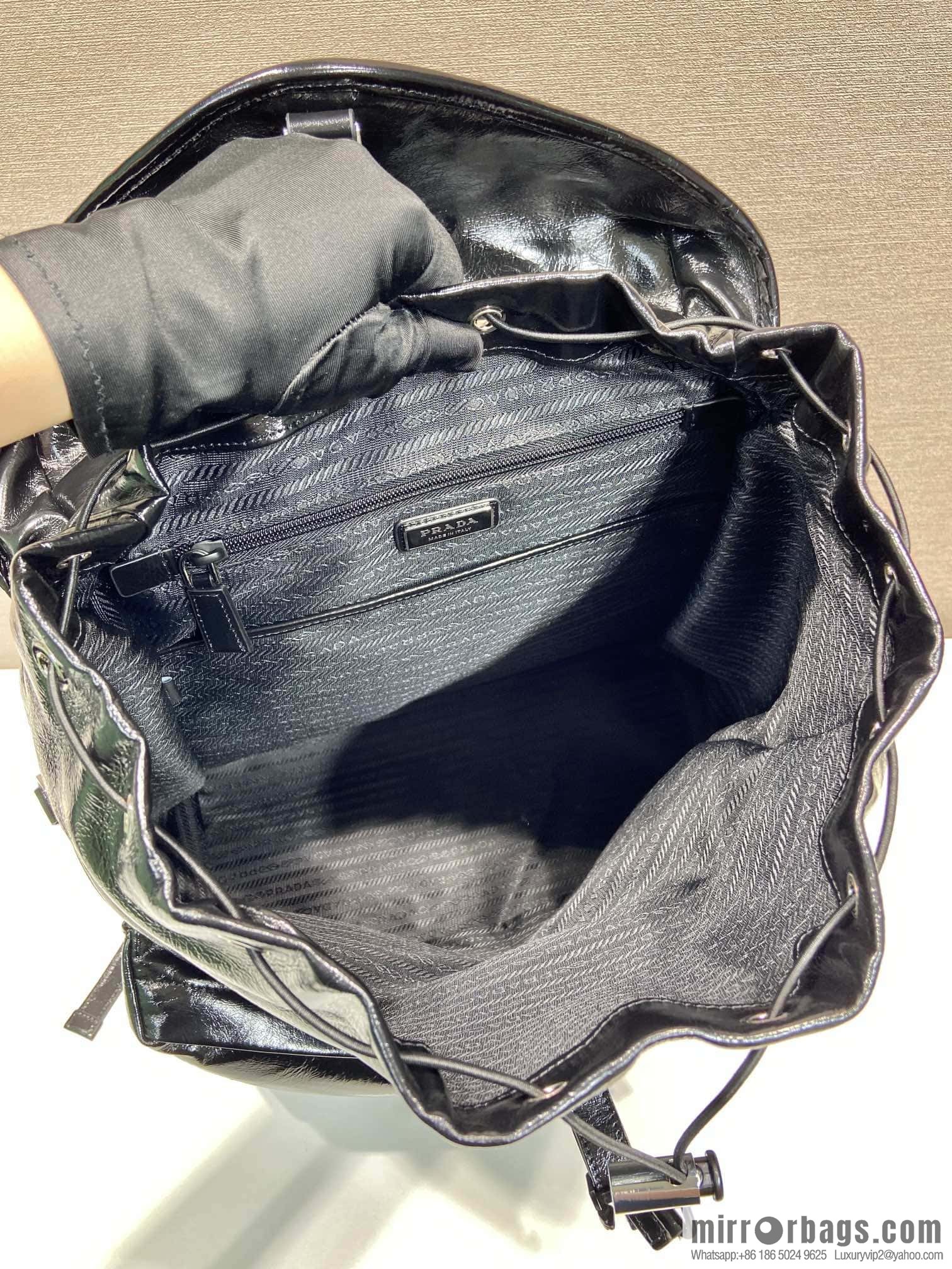 PRADA 🎉 new catwalk model 🎉 2VZ108 oil wax leather