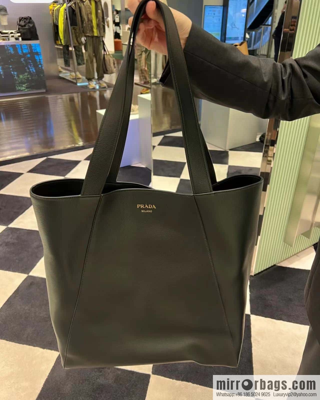 PRADA 🎉 new tote bag 🎉 2VG122 black