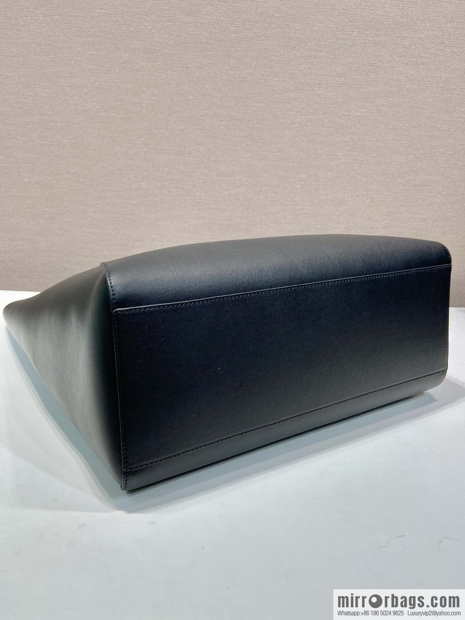 PRADA 🎉 new tote bag 🎉 2VG122 black