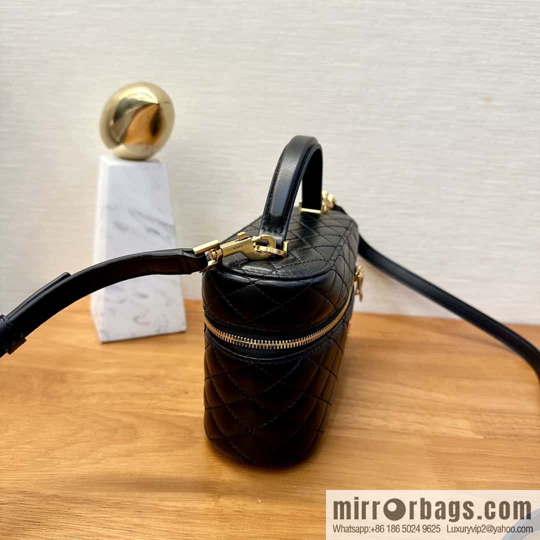 YSL 𝗚𝗔𝗕𝗬 𝗩𝗔𝗡𝗜𝗧𝗬 mini sheepskin clutch bag 766731