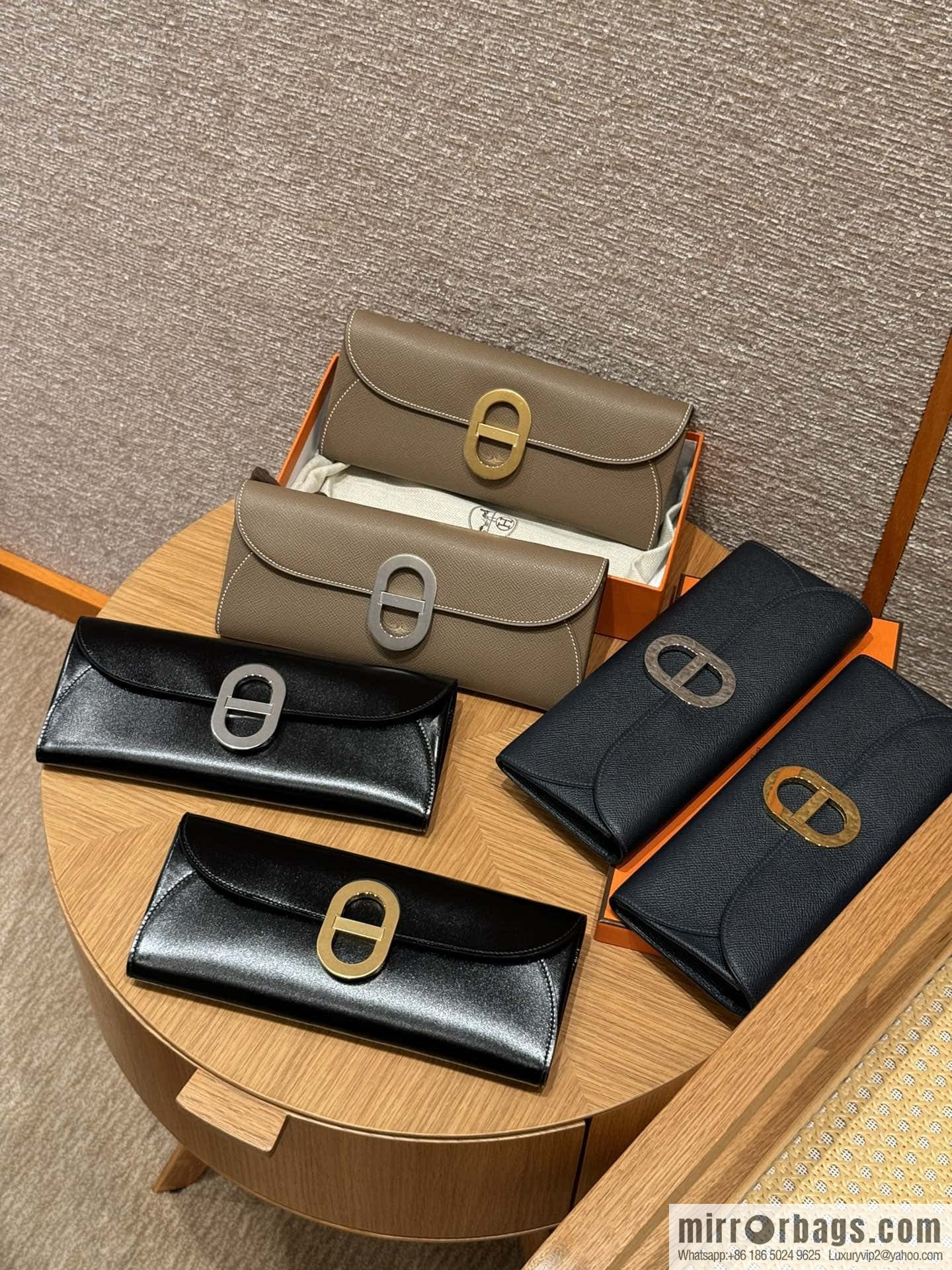 Chaine d'Ancre To Go Wallet, Pig Nose Togo Elephant Grey Gold Buckle