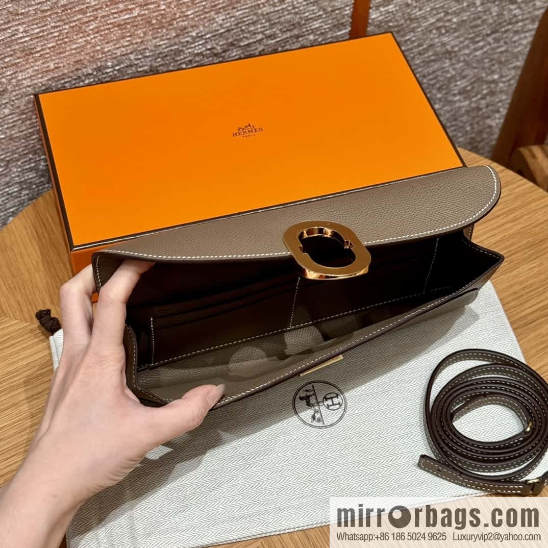 Chaine d'Ancre To Go Wallet, Pig Nose Togo Elephant Grey Gold Buckle