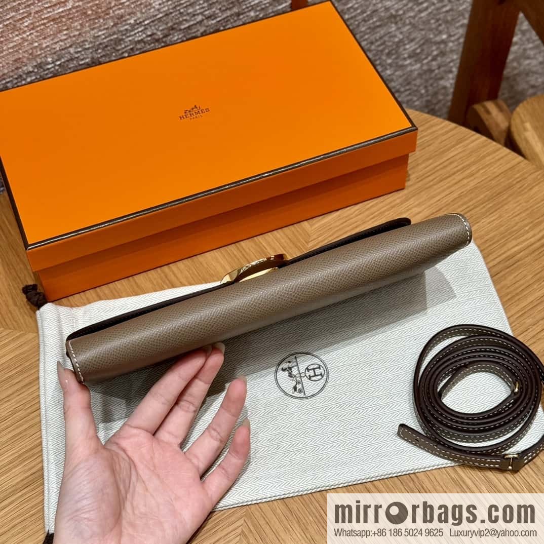 Chaine d'Ancre To Go Wallet, Pig Nose Togo Elephant Grey Gold Buckle