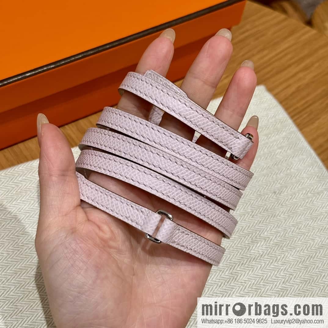 Chaine d'Ancre To Go wallet, pig nose togo lilac silver buckle