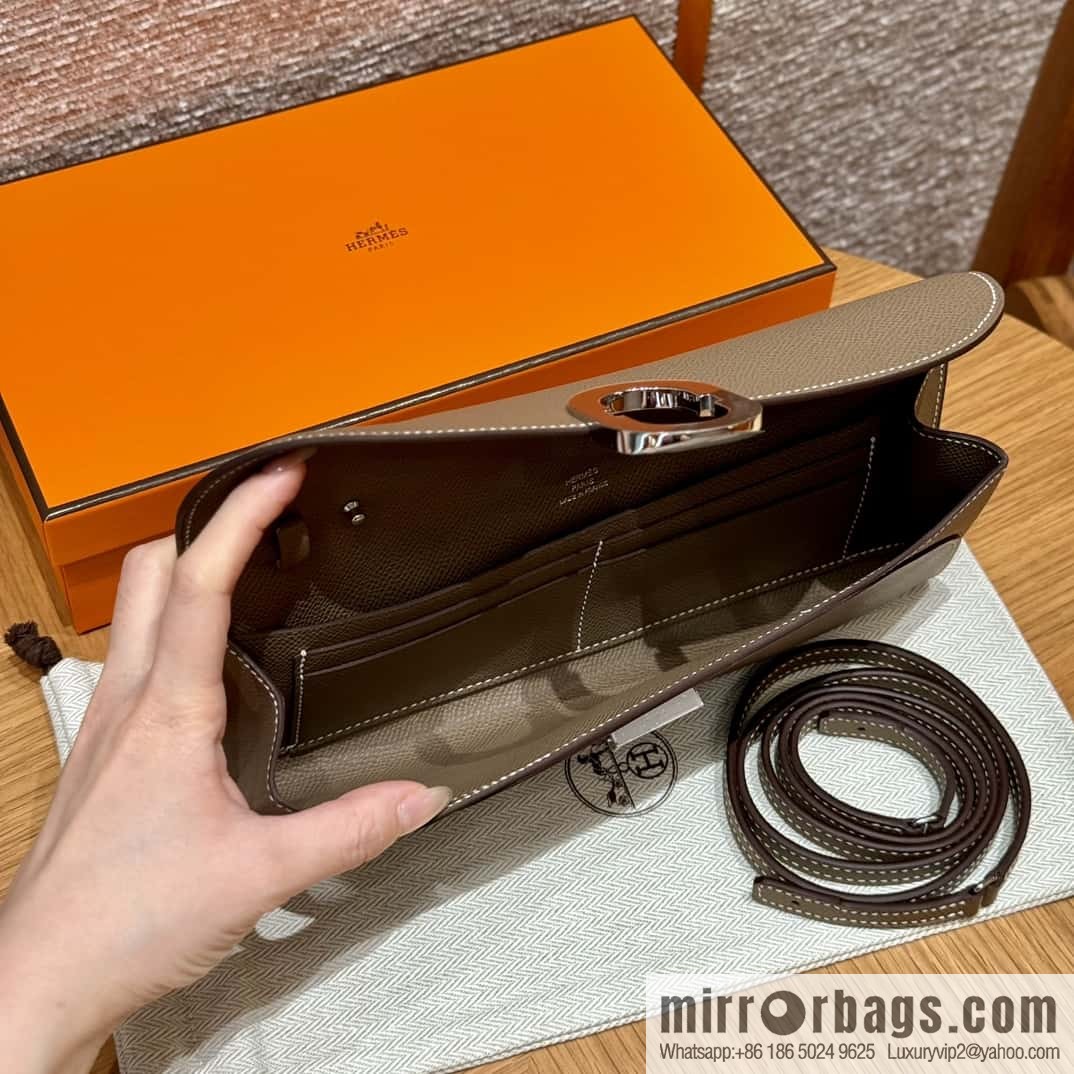 Chaine d'Ancre To Go wallet, pig nose togo elephant gray silver buckle