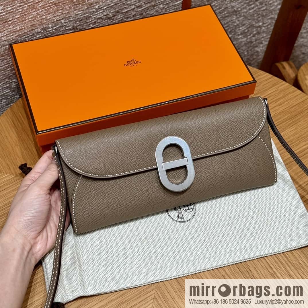 Chaine d'Ancre To Go wallet, pig nose togo elephant gray silver buckle