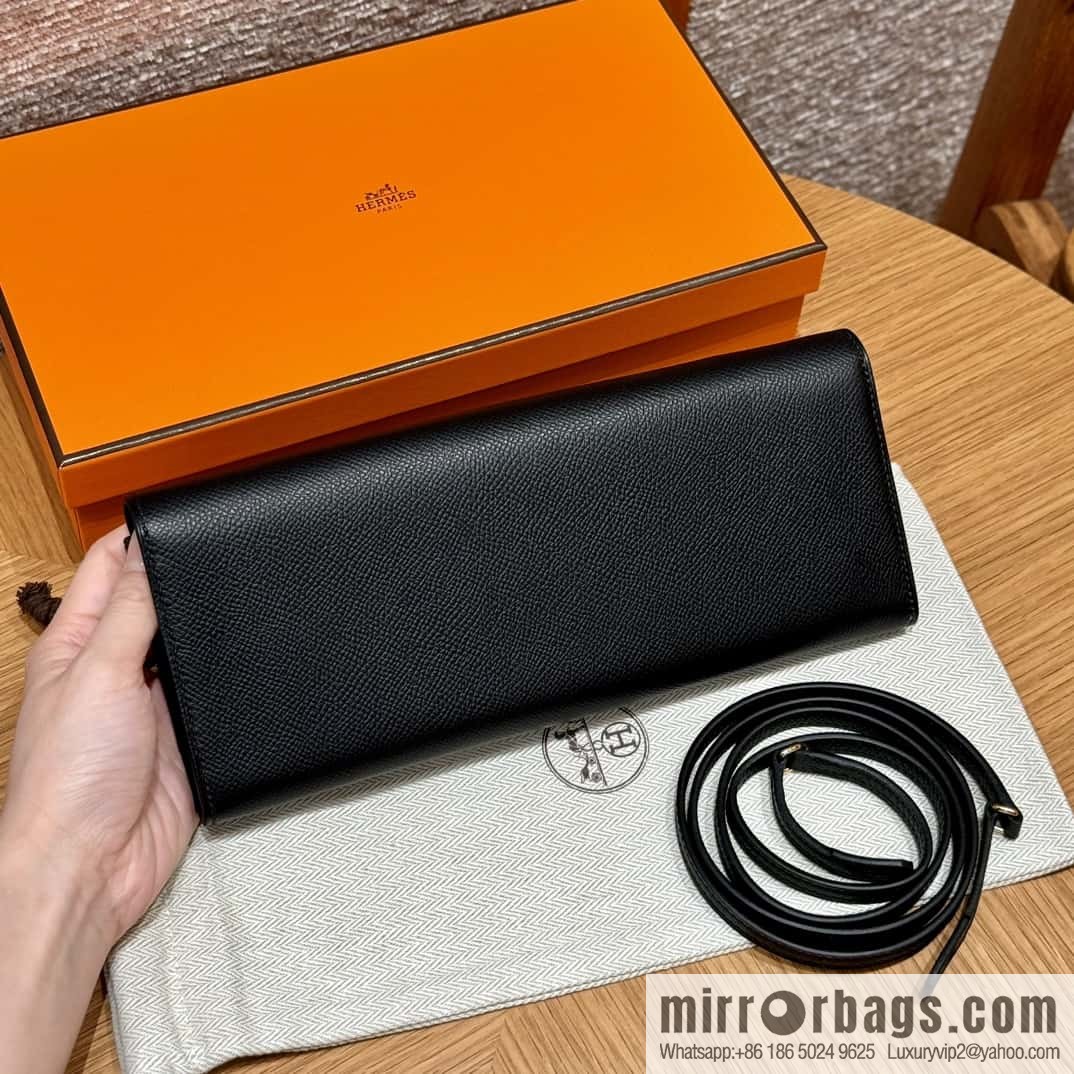 Chaine d'Ancre To Go wallet, pig nose togo black gold buckle