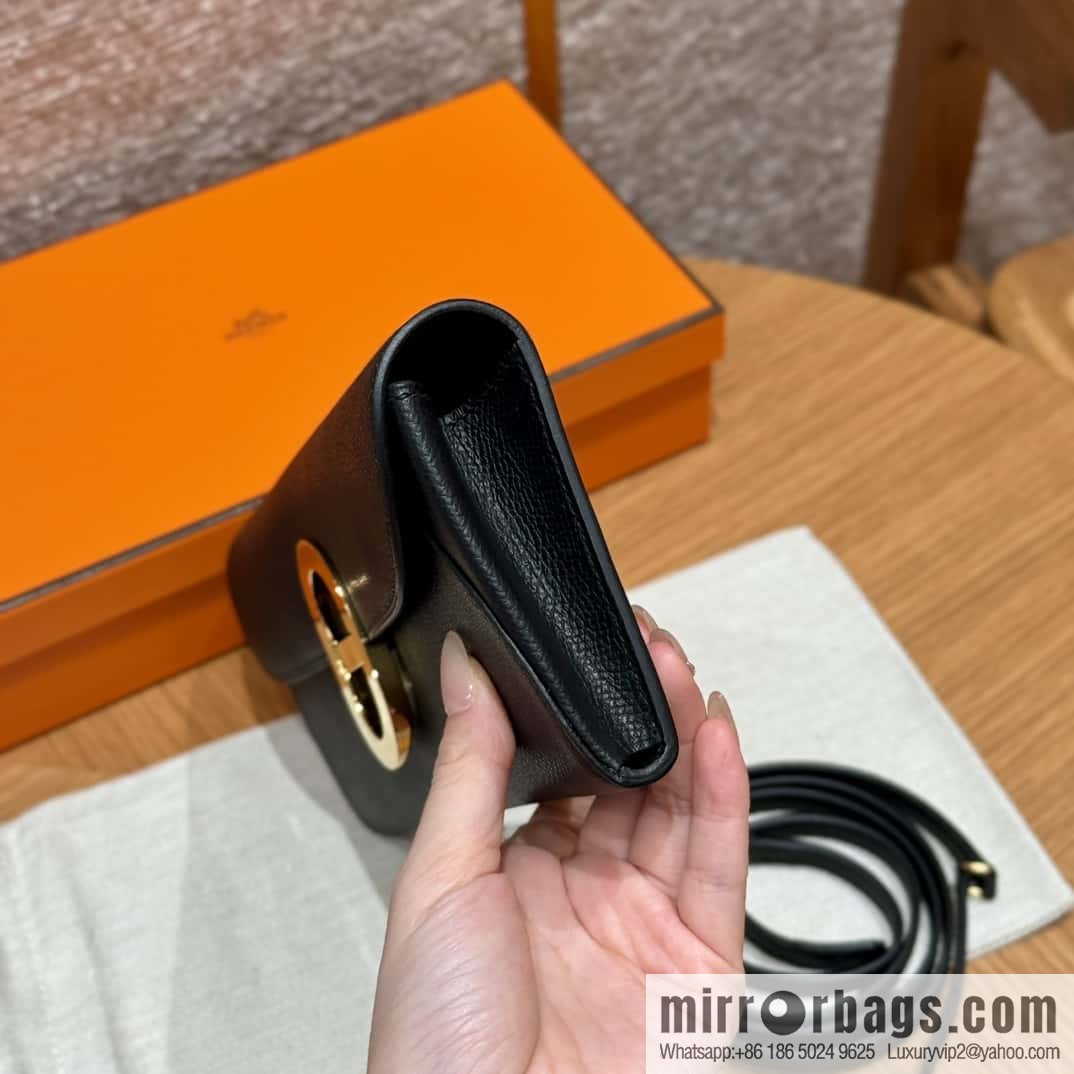 Chaine d'Ancre To Go wallet, pig nose togo black gold buckle