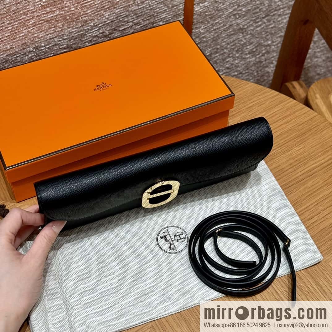 Chaine d'Ancre To Go wallet, pig nose togo black gold buckle