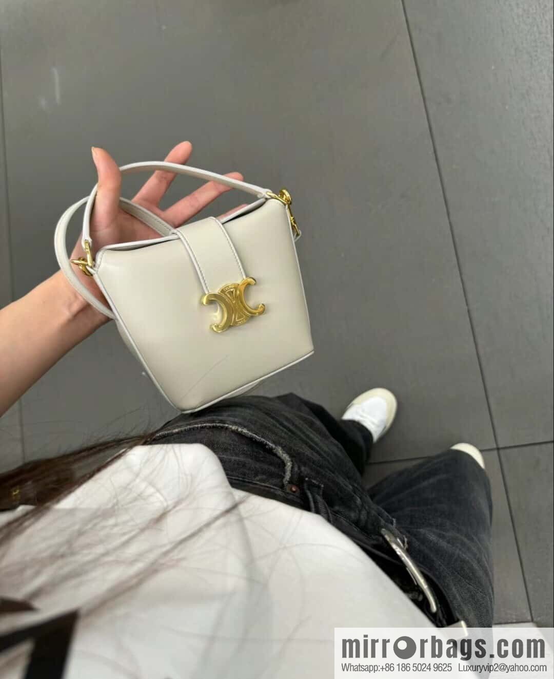 [Premium quality, all-steel hardware] CELIN_E TRIOMPHE mini cowhide bucket bag model: 10k943