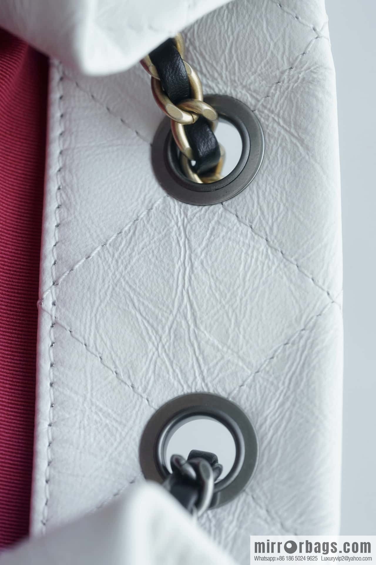 ๐๐ต๐ฎ๐ป๐ฒ๐น ๐๐ฎ๐ฏ๐ฟ๐ถ๐ฒ๐น๐น๐ฒ stray backpack, black and white ๐ A94485