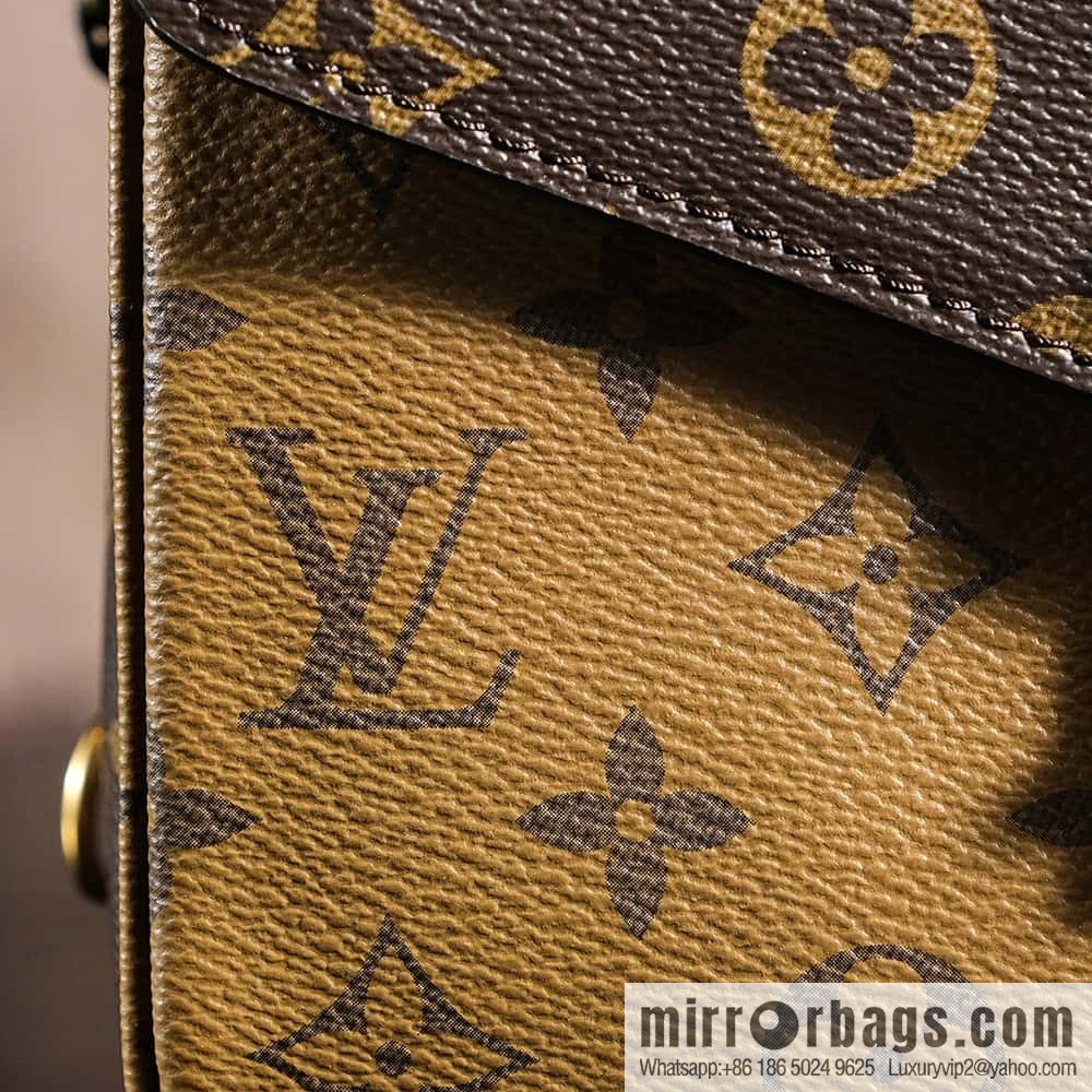 LV M11941 Pochette Métis Backpack