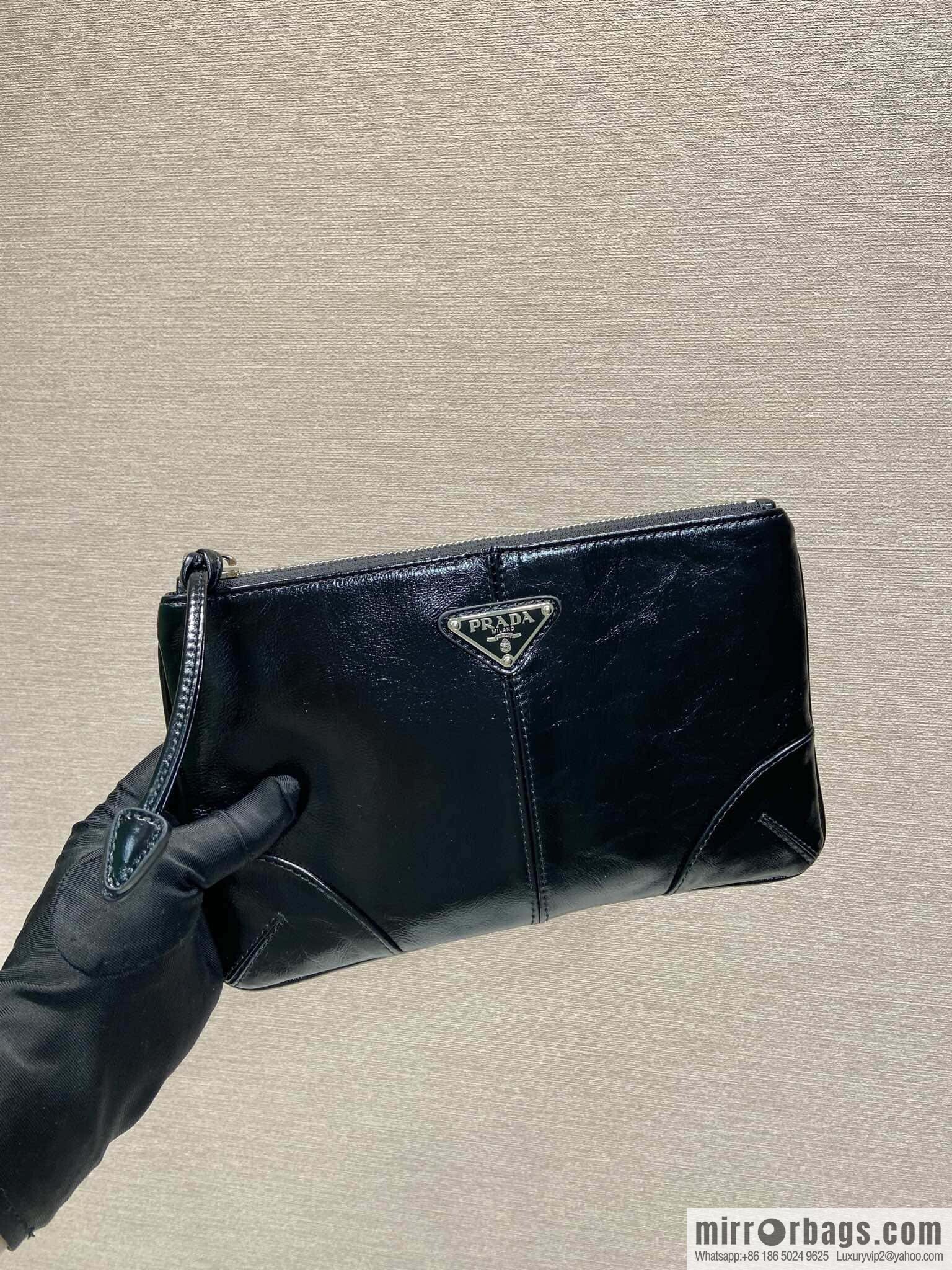 PRADA 🎉 oil wax leather handbag 🎉 2NH006S small oil wax handbag