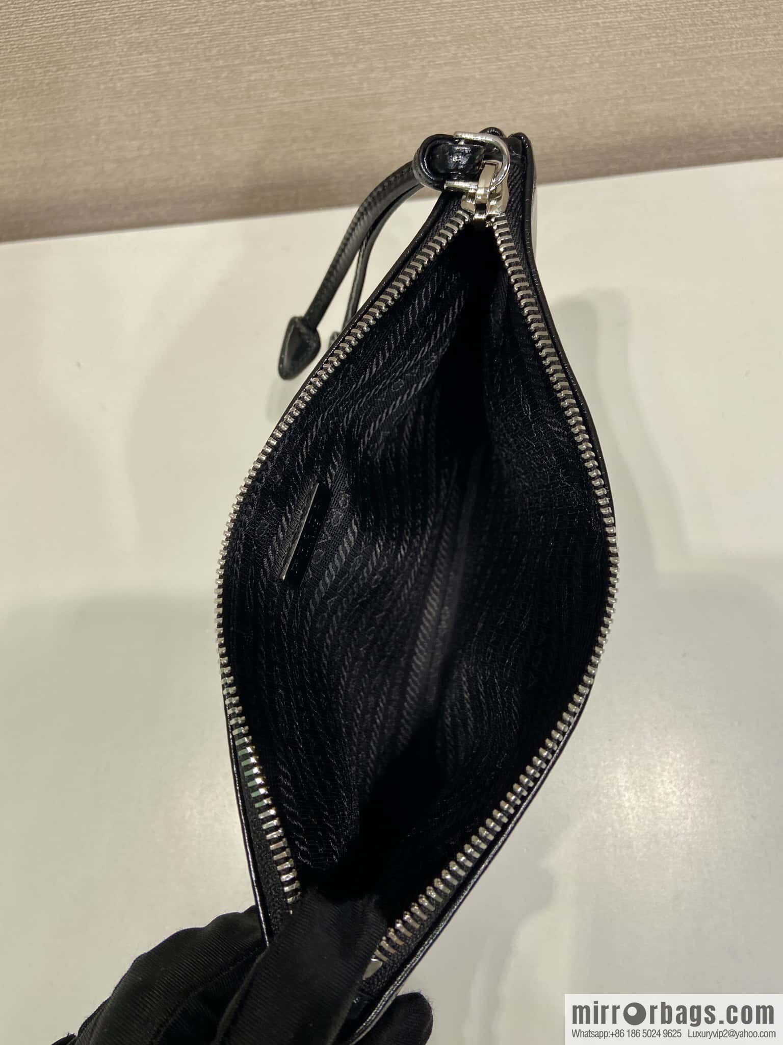 PRADA 🎉 oil wax leather handbag 🎉 2NH006S small oil wax handbag