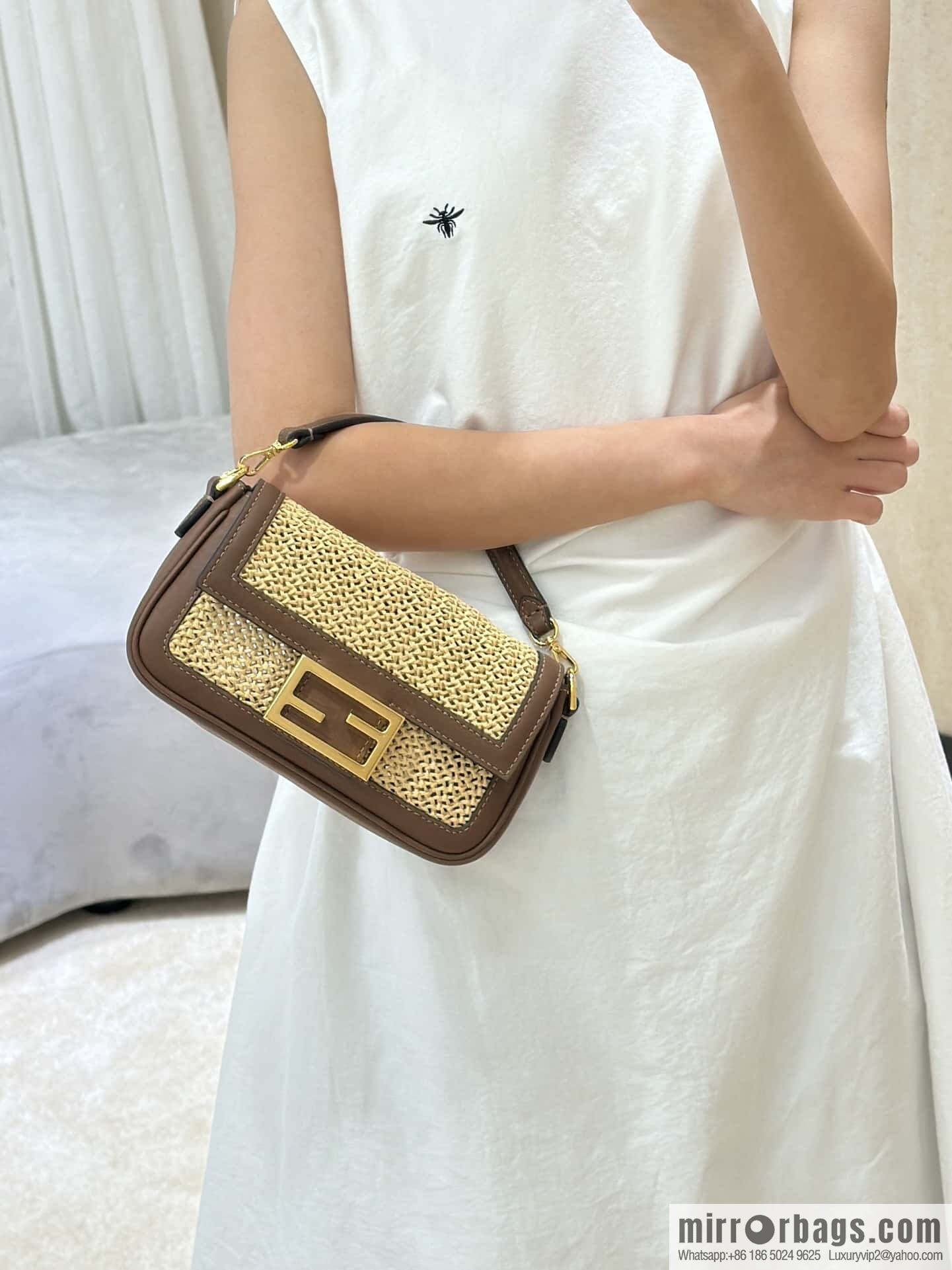 FENDI Baguette hand-woven raffia handbag, model number: 8666S red-brown