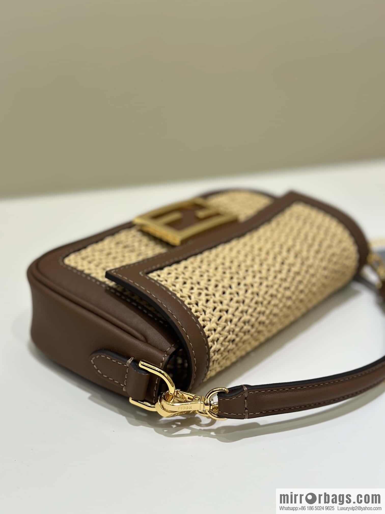 FENDI Baguette hand-woven raffia handbag, model number: 8666S red-brown