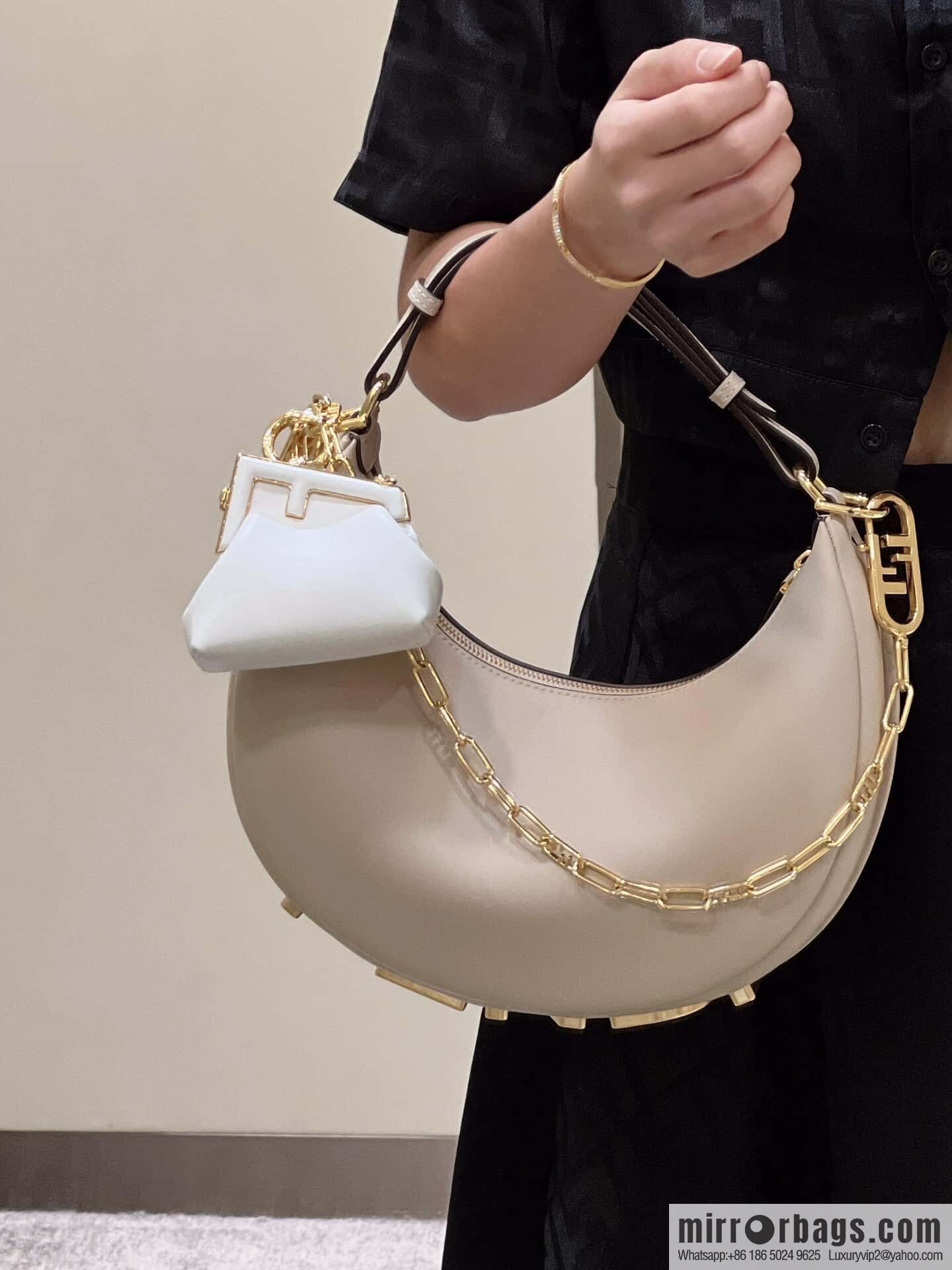 FENDI Fendigraphy armpit bag, model number: 80056m light gray