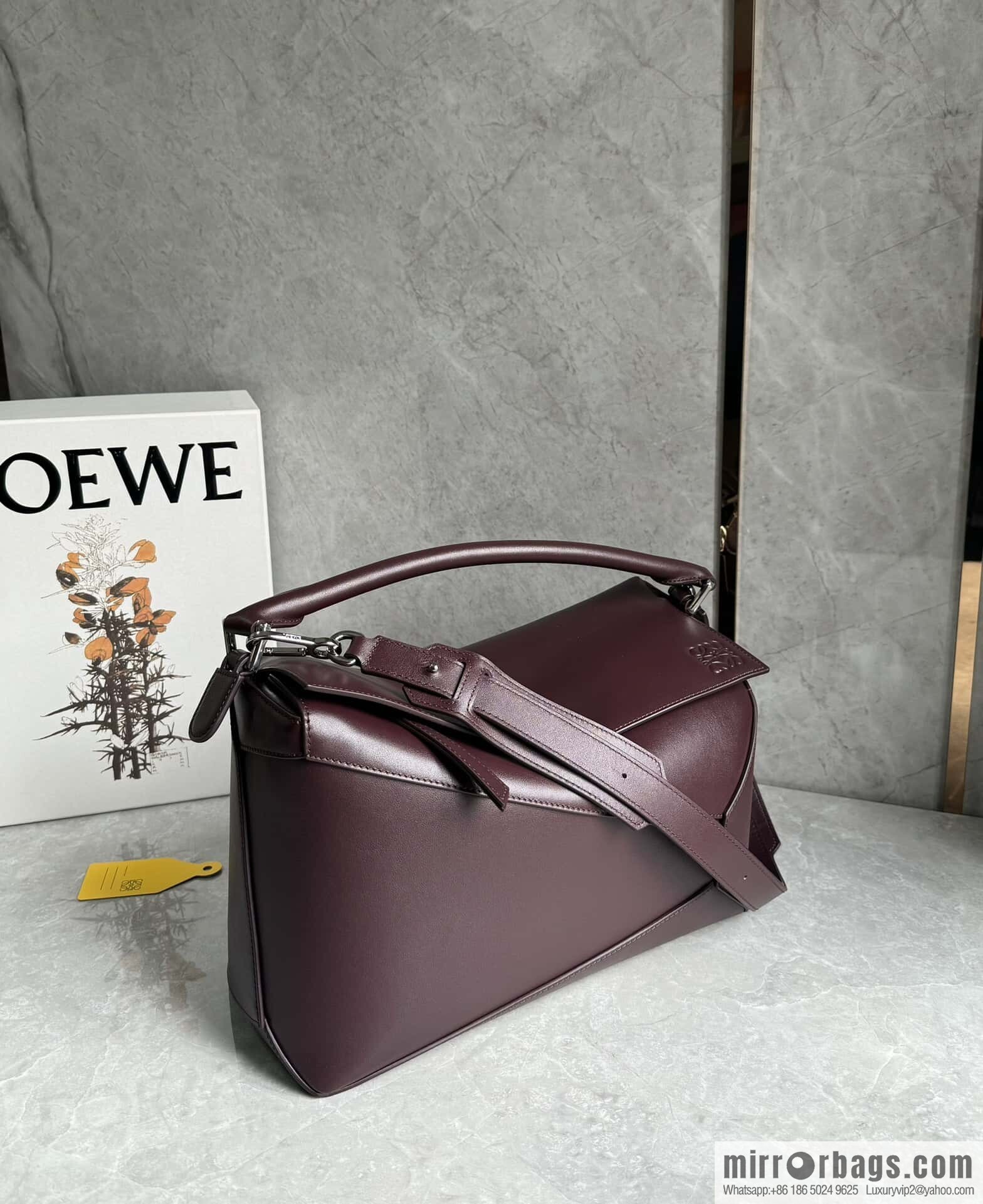 LOEWE new puzzle 0531 burgundy