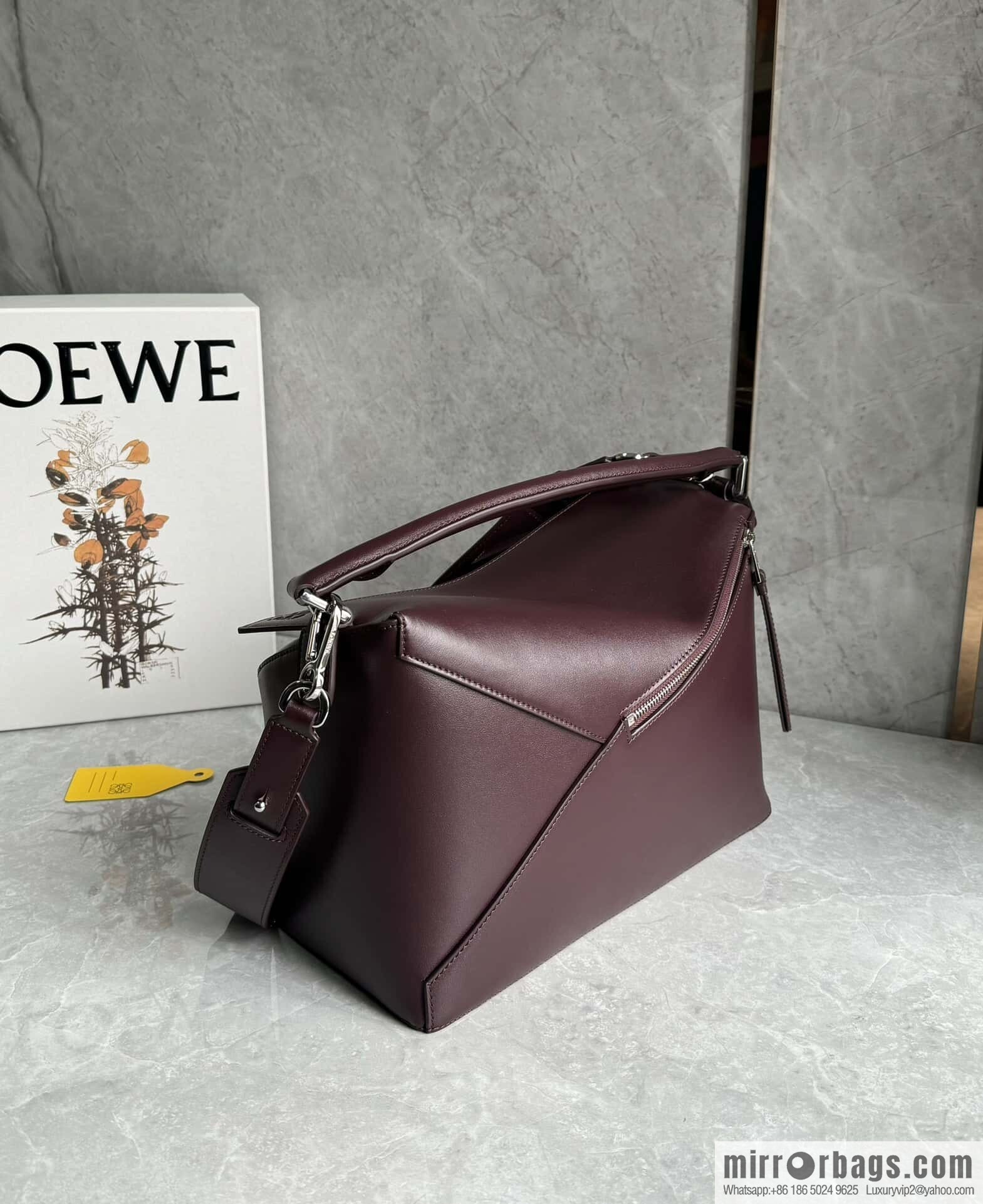 LOEWE new puzzle 0531 burgundy