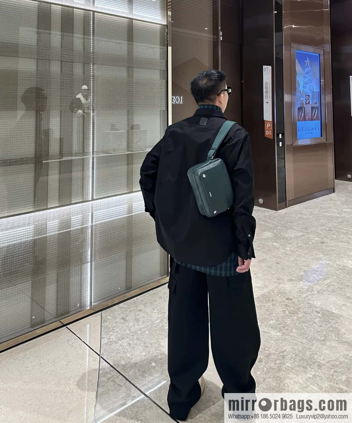 LOEWE latest | Pebble messenger bag 0522 green