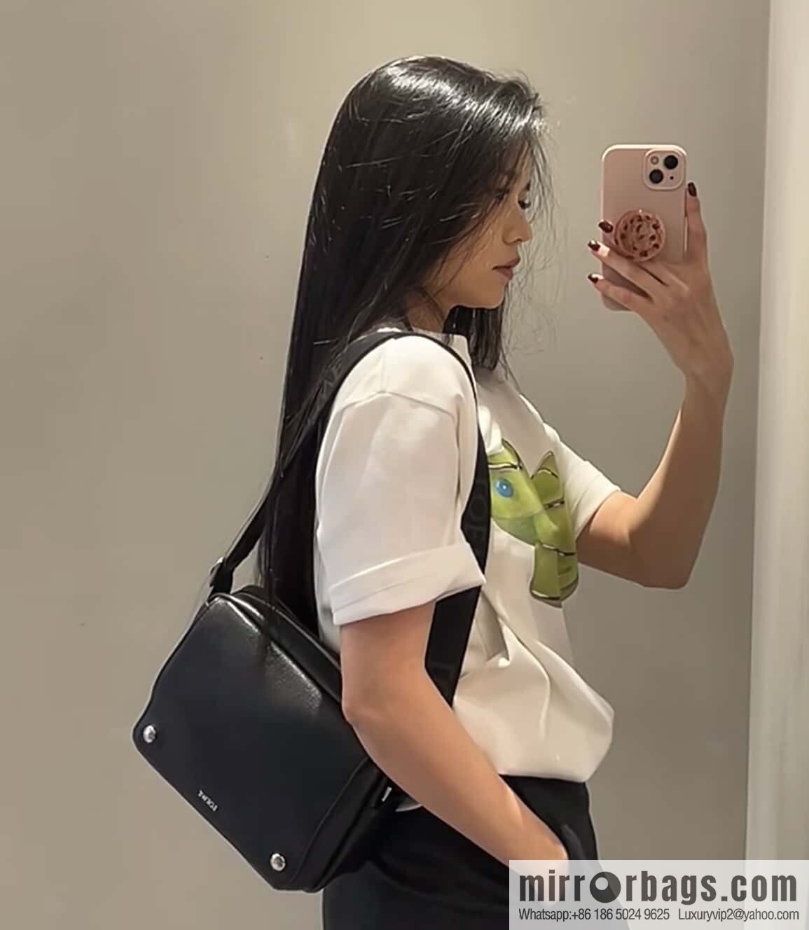 LOEWE Latest | Pebble Messenger Bag 0522 Black