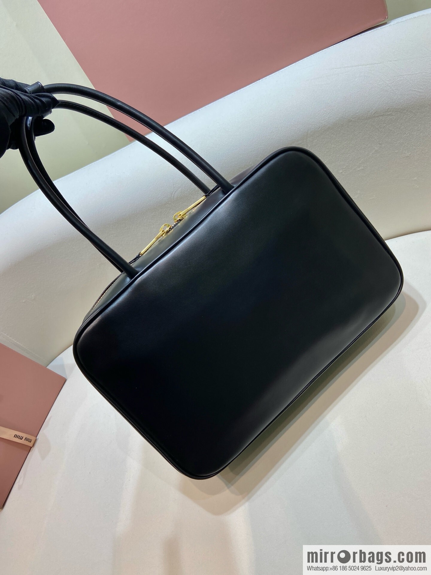 𝐌𝐈𝐔𝐌𝐈𝐔 new upgraded long handle briefcase ✨ 5BB117 black