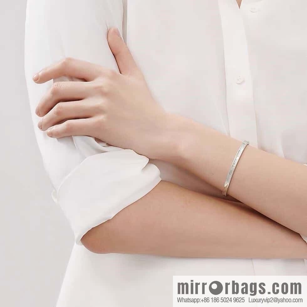 ❗️New ❗️ Tiffany & Co. T 1837 bracelet