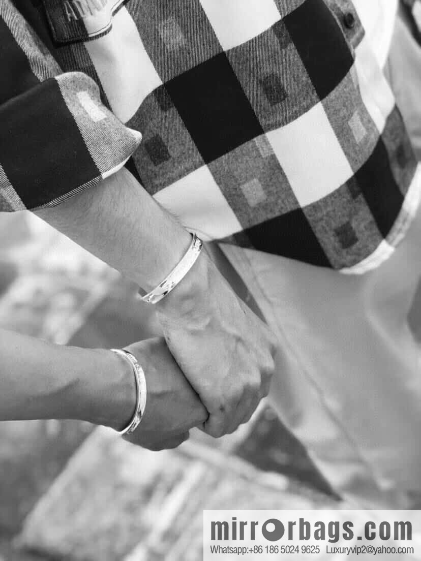 ❗️New ❗️ Tiffany & Co. T 1837 bracelet