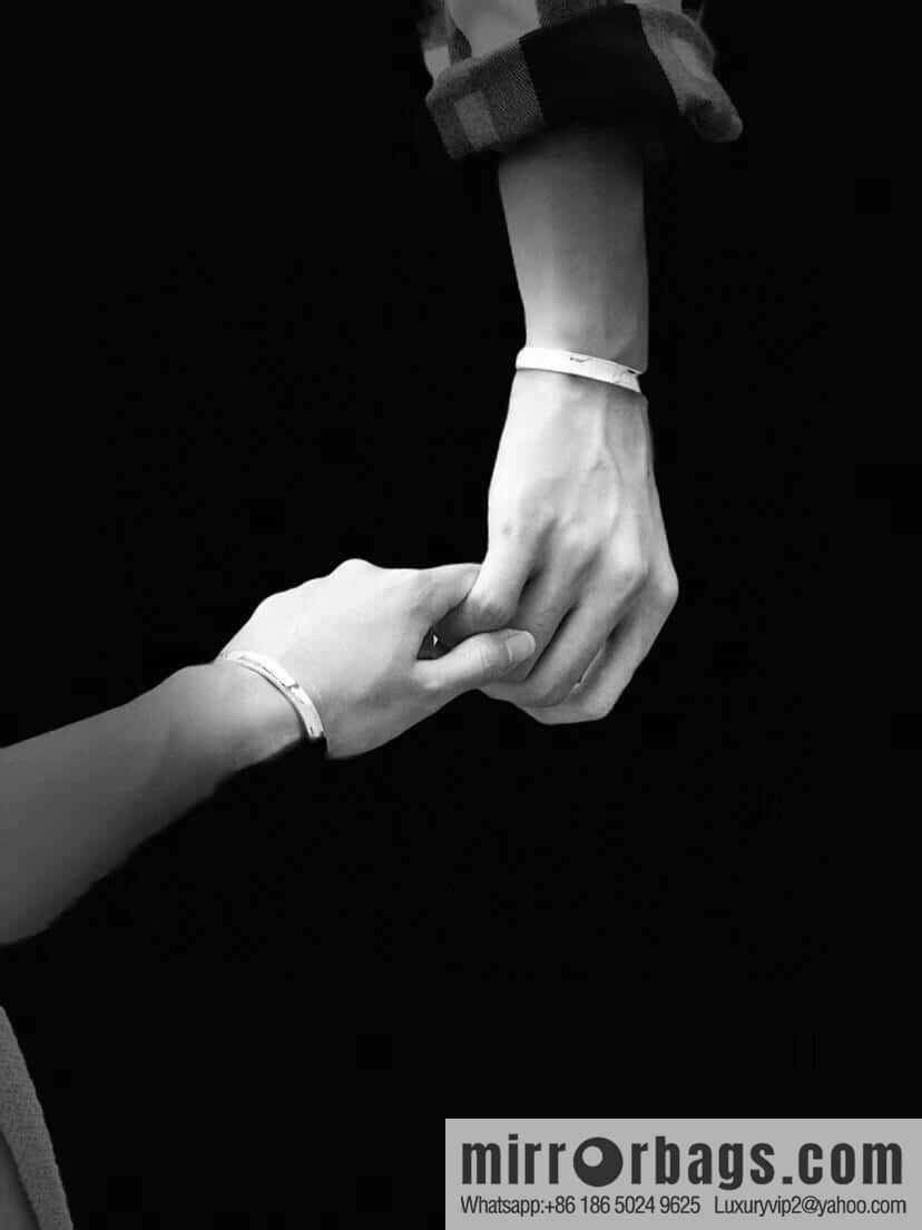 ❗️New ❗️ Tiffany & Co. T 1837 bracelet