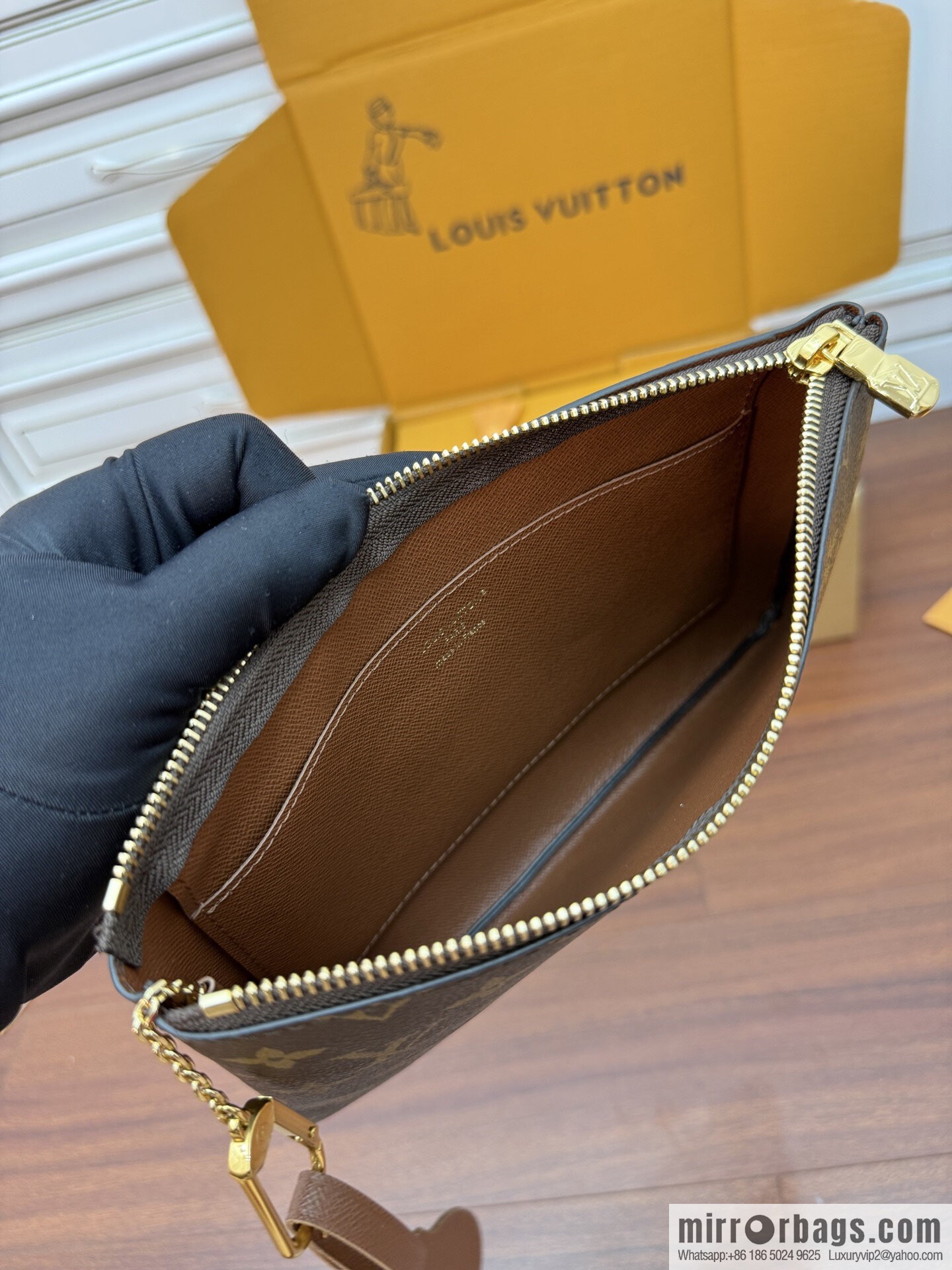 LV M13560 Key Pouch M