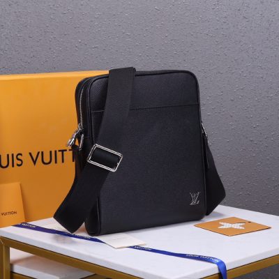 Alternative view of Replica Louis Vuitton Alex Messenger Bb M30265