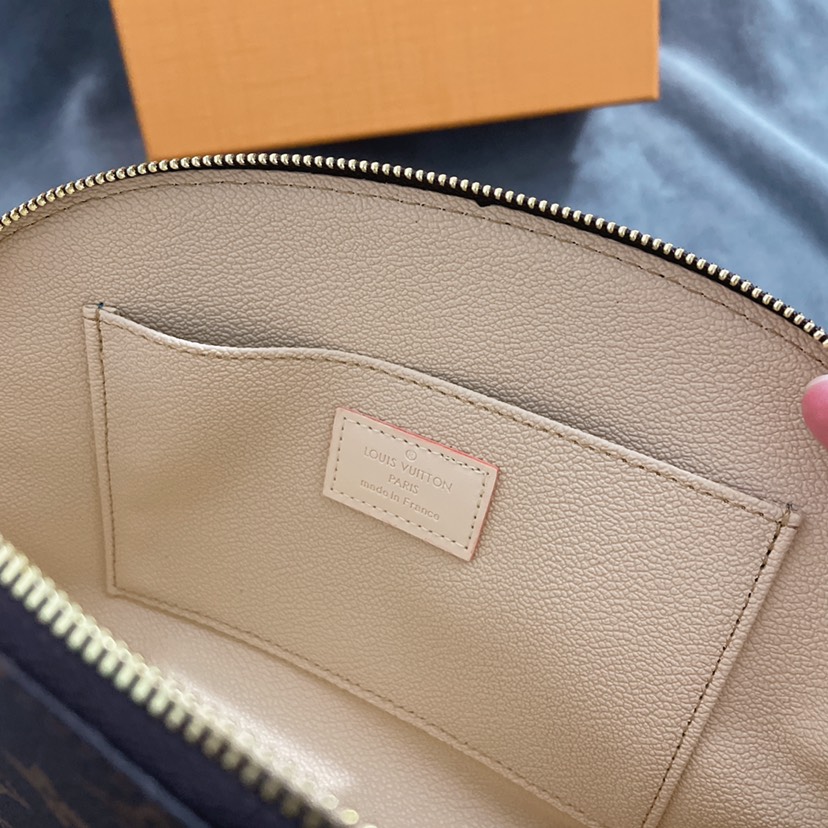 Replica Louis Vuitton Cosmetic Pouch K02 - Image 3