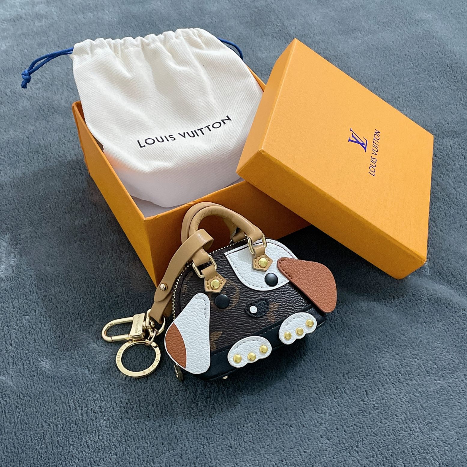 Replica Louis Vuitton Dog Bag Charm Chain Coin Wallet L05