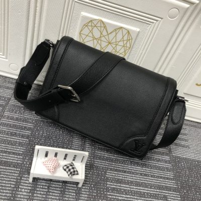 Alternative view of Replica Louis Vuitton New Flap Messenger M30813