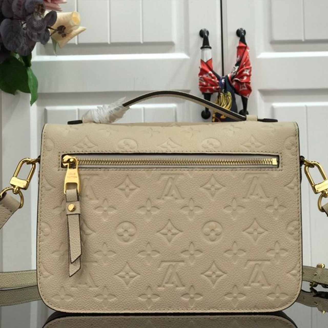 Replica Louis Vuitton Pochette Metis M44881 M44071 Beige/ Navy - Image 8