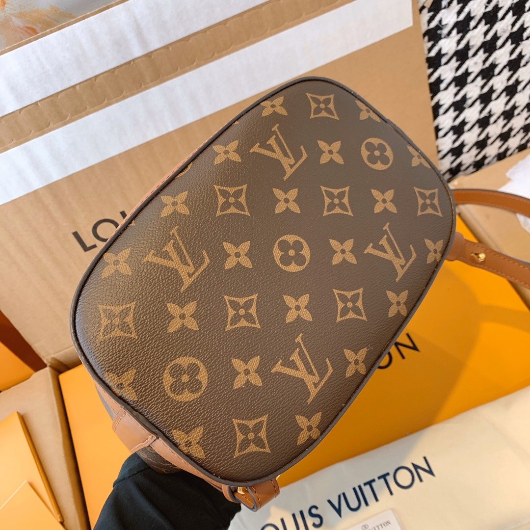 Replica Louis Vuitton Dauphine Backpack Pm M45142 - Image 4