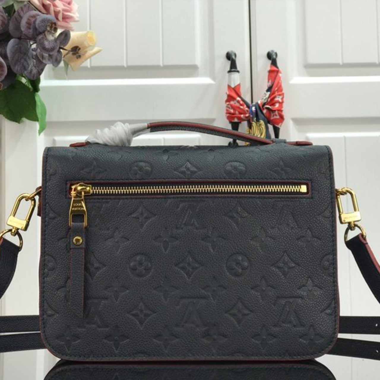 Replica Louis Vuitton Pochette Metis M44881 M44071 Beige/ Navy - Image 11